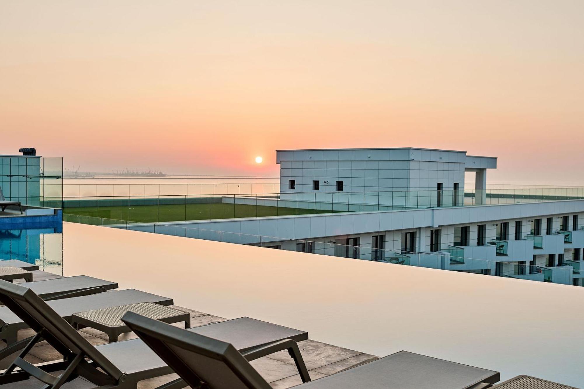 Soleil Anne Studio In Infinity Beach Resort - Parking Mamaia Bagian luar foto