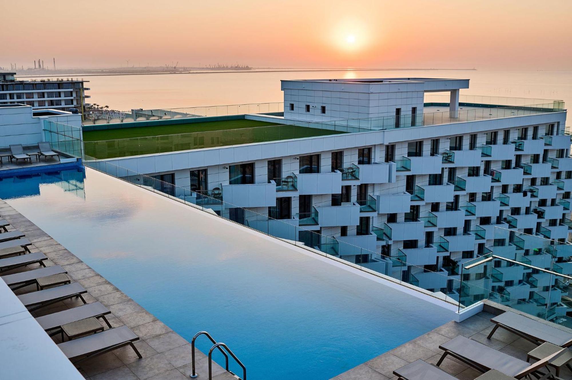 Soleil Anne Studio In Infinity Beach Resort - Parking Mamaia Bagian luar foto